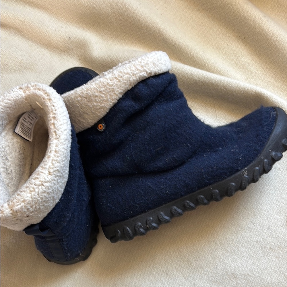 BOGS Cozy Blue and Cream Ankle Boots